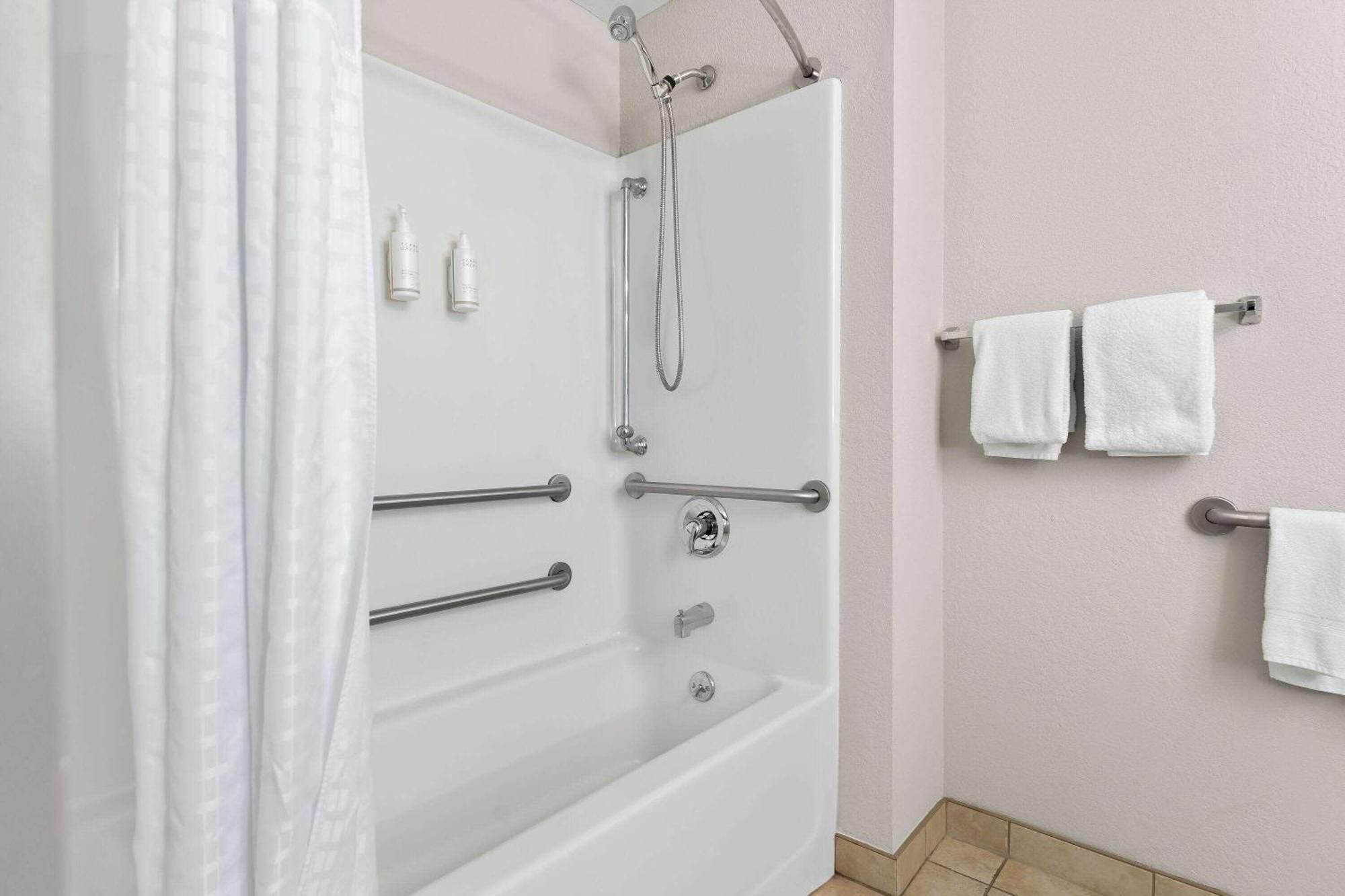 Days Inn By Wyndham Albany Suny Екстериор снимка