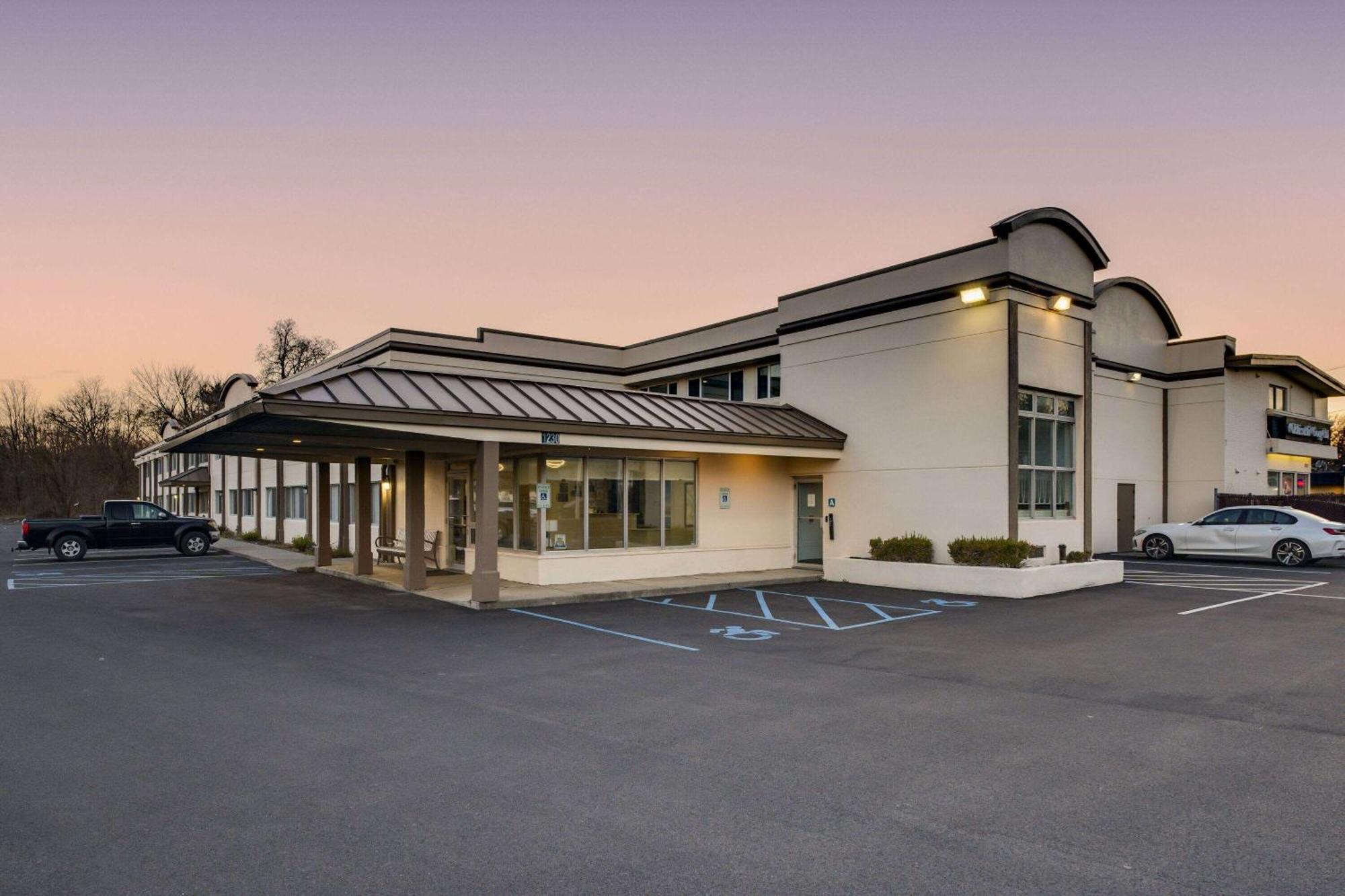 Days Inn By Wyndham Albany Suny Екстериор снимка